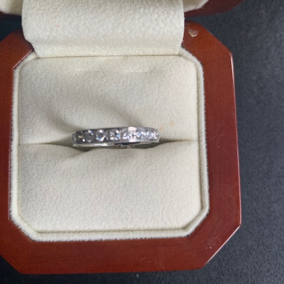 1.07 Diamond Ring - Picture 6 of 11